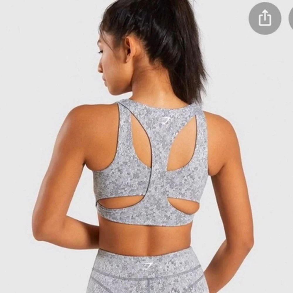 Gymshark Gray Cutout Strappy Back Sports Bra Size M Activewear Athleisure Gym - Picture 2 of 8